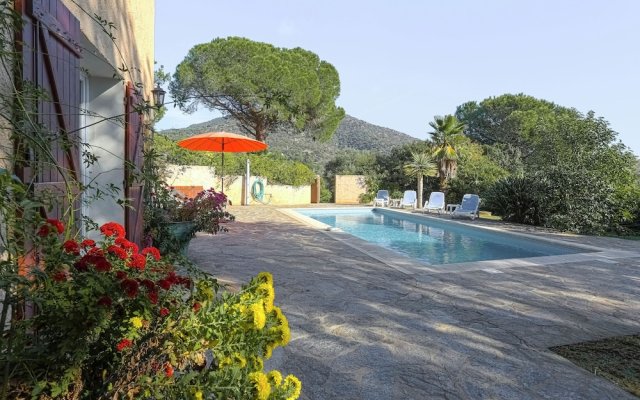 Provencal Holiday Home in Bormes-les-Mimosas with Pool