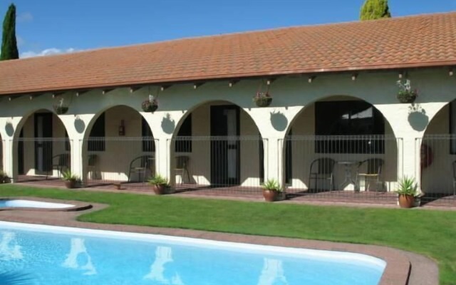 Captains Quarters Motor Inn