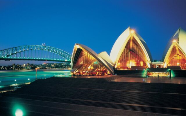 Sir Stamford At Circular Quay