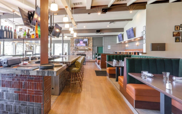 Townhome Near Dtwn Flagstaff: Grill, Golf & Relax!