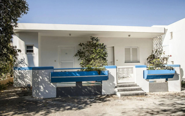 Yannis Yard Studios and Apartments