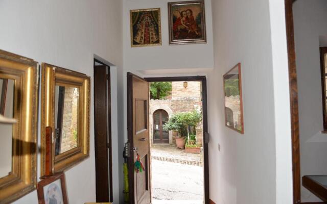 Alberto Charming Home