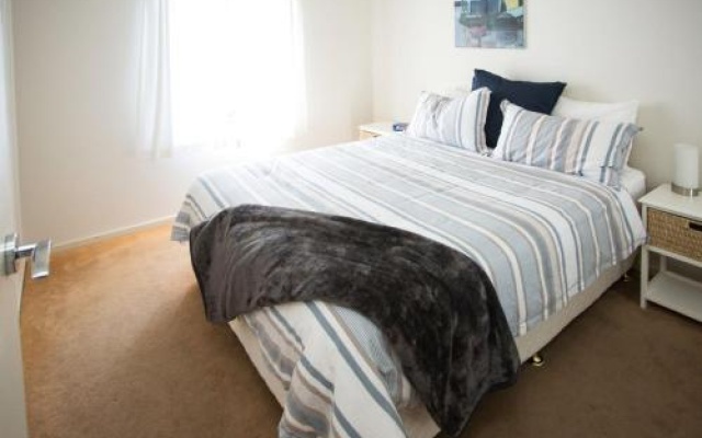 Cossies', 2/273 Corrie Parade - Stunning Views And Air Conditioned – Guest Rooms – Corlette