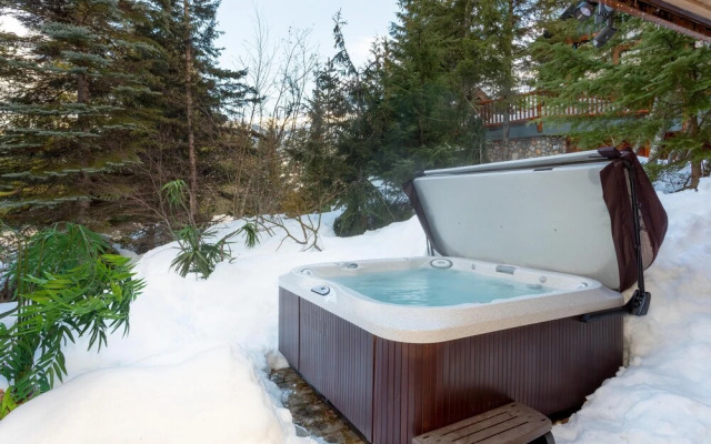 Luxury 5 Bedroom Blueberry Chalet