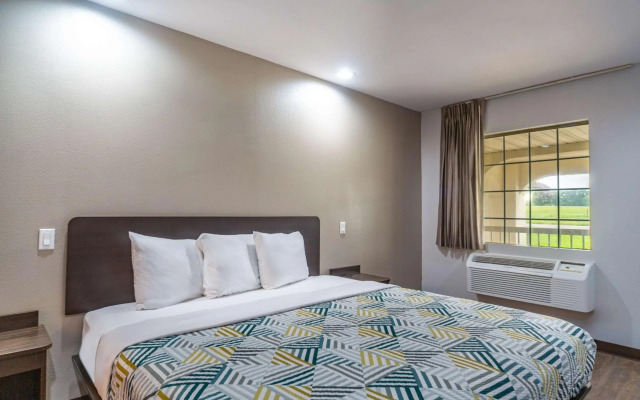 Motel 6 Livingston, TX