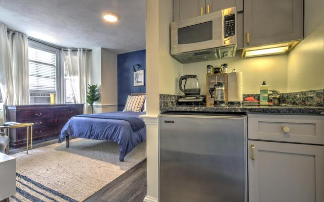 Gorgeous Studio with Bay Windows!