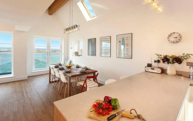 Appledore Home With Panoramic Estuary View