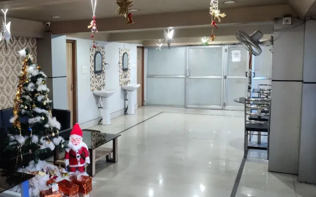 The Ritz By OYO Rooms