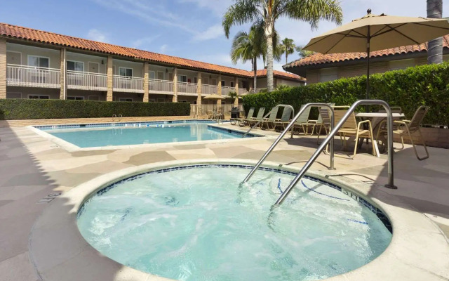 Travelodge Orange County Airport  Costa Mesa