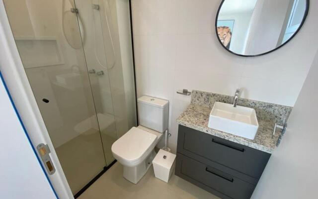 Apto c/churrasq na sacada em bombinhas RNA0303