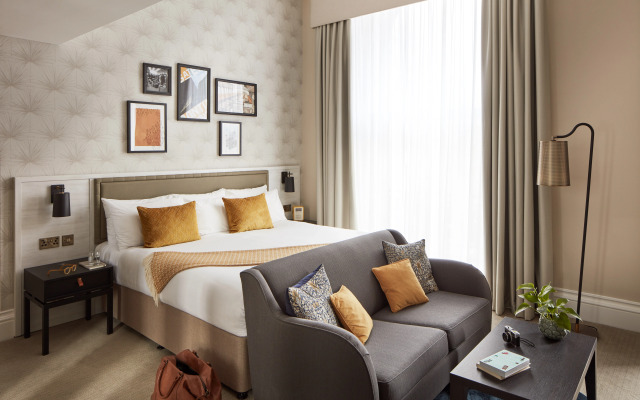 The Clermont London, Victoria