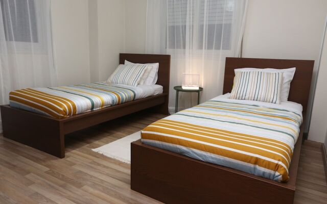 The Bridge-House Apartment