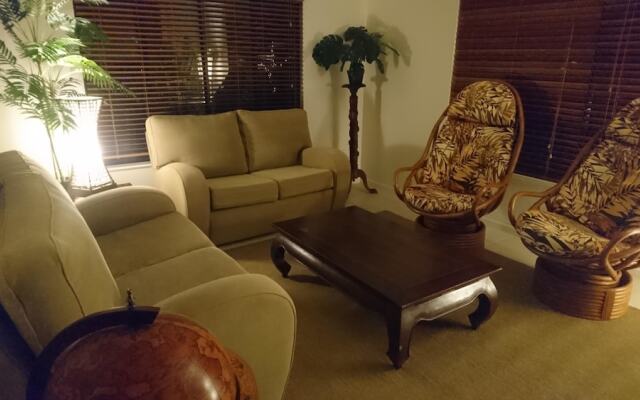 Palm Lakeside - Bowen, Whitsundays Wifi Netflix Private Cool Luxury