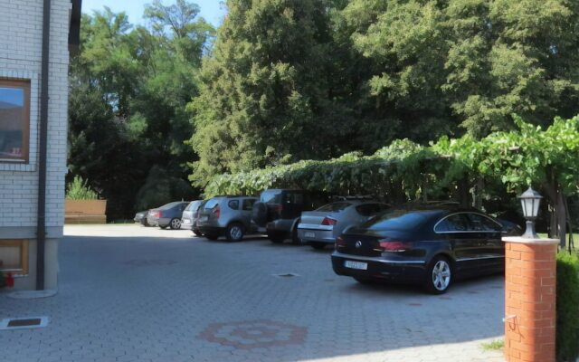 Rooms and Apartments Panker