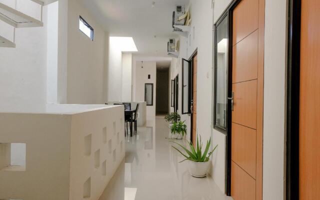 OYO 2798 Semeru Residence Syariah