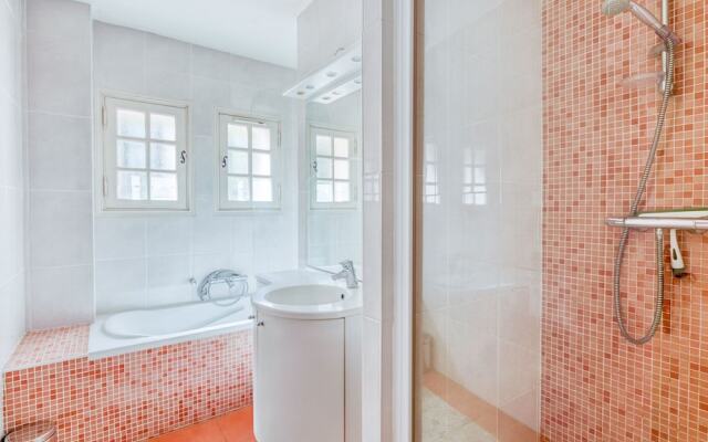 Villa With Guest Accommodation and Heated Pool in Sainte Maxime