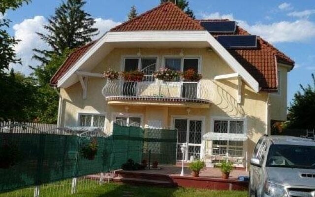 Adra Villa - Balatonkenese