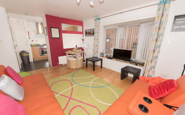 Belfast City Centre - Parking - Private Entrance - BHR Apartments