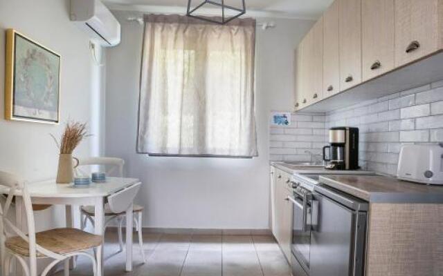 Martini Waterfront Suites