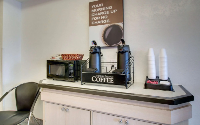 Motel 6 Springfield, IL