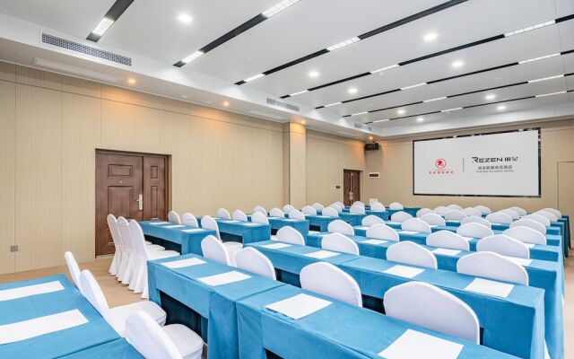 Ji Feng International Hotel - Nanning East Railway Station