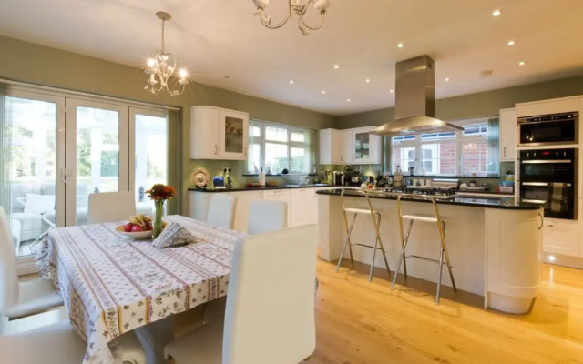 Leafy Suburban Bed & Breakfast