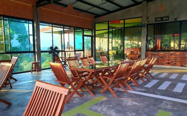 Barefeet Heaven Hill Naturist Resort