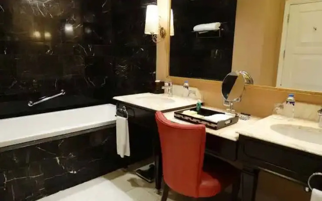 Maxims Hotel
