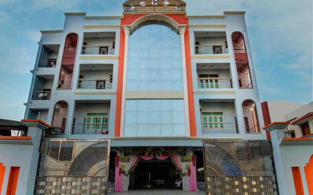 OYO 9658 Hotel Madhuram