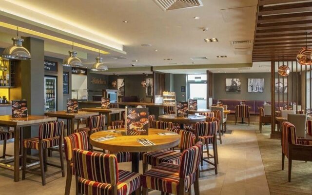 Premier Inn Witney
