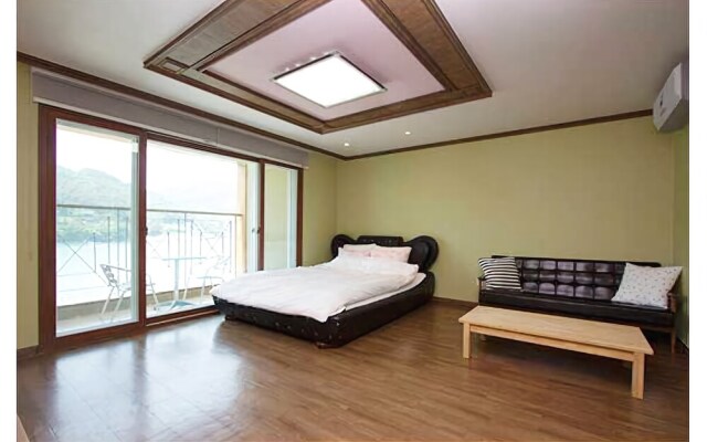 Tongyeong Sea Star Pension