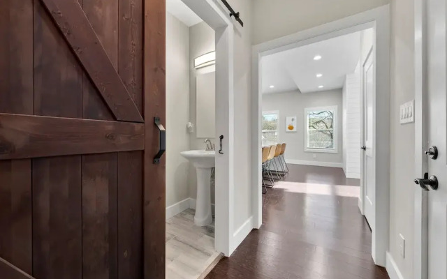 New Luxury Family Friendly Home Centrally Located