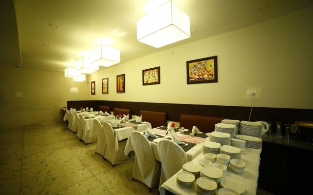 OYO 1456 Hotel Raj Classic Inn