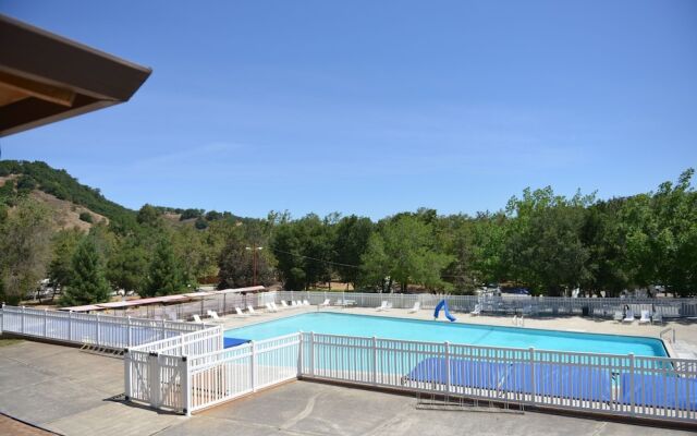 Morgan Hill RV Resort - Campsite