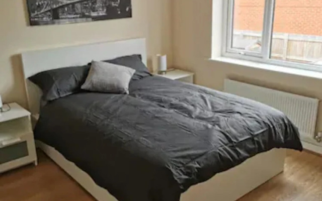 Entire 3 Bedroom House Manchester Free Parking
