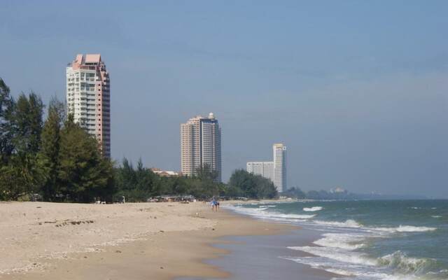 Issara at Cha-Um Beach Club