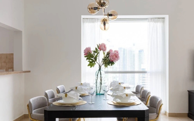 Visually Stunning 2BR in Dubai Marina - Sleeps 5!