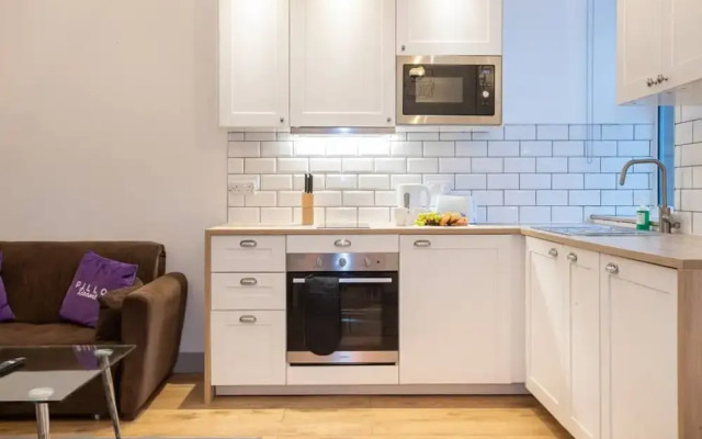Unique 1 Bedroom Apartment by Pillo Rooms