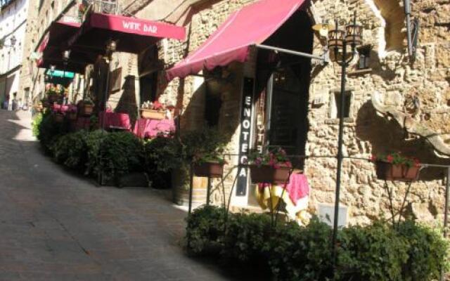 Minzoni 24