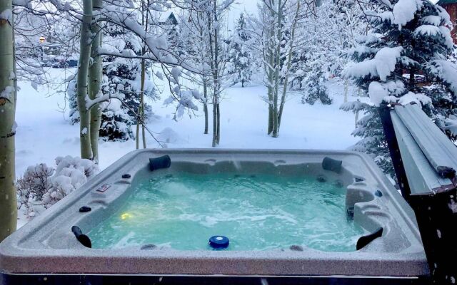 Private Hot Tub: Family Townhome in Breckenridge