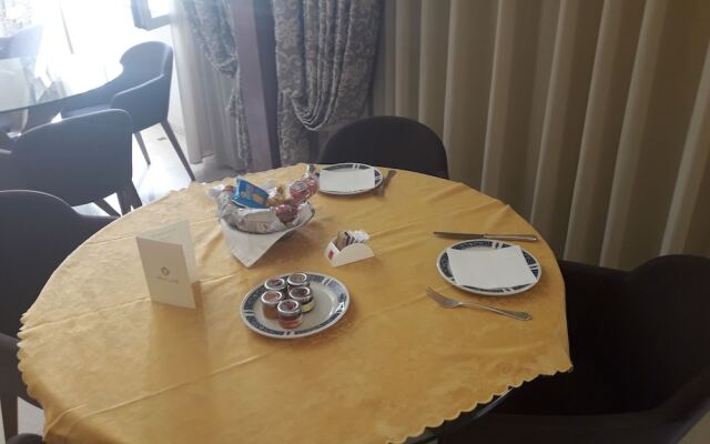 Hotel Jolly