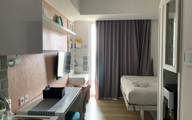 Modern and Stylish Studio at West Vista Apartment