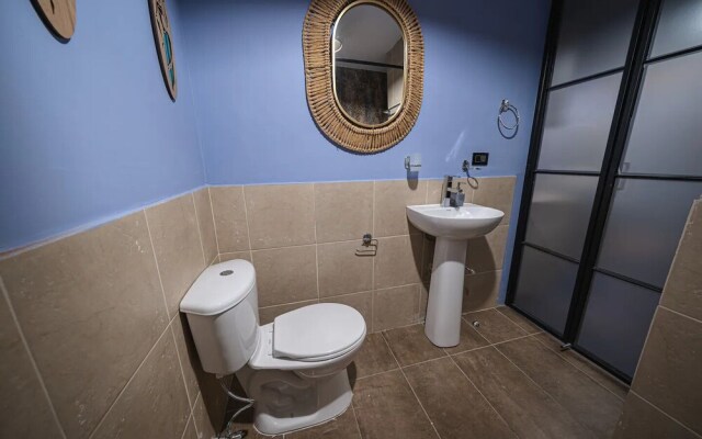 HOLT - Astorga Gardens - The African