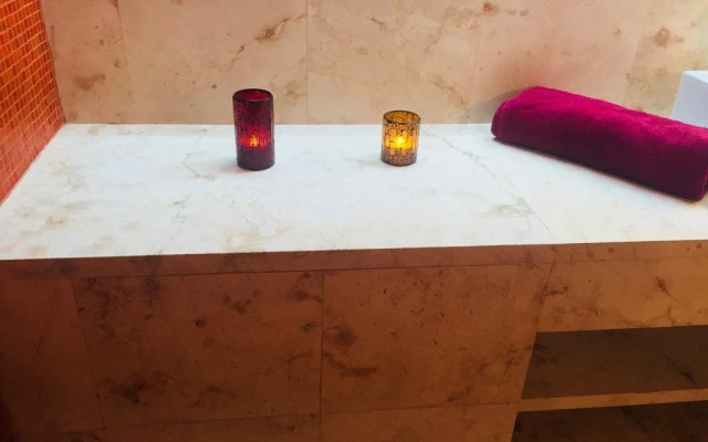 Latinos Luxury Suites