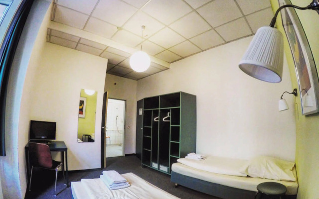 Hotel 103
