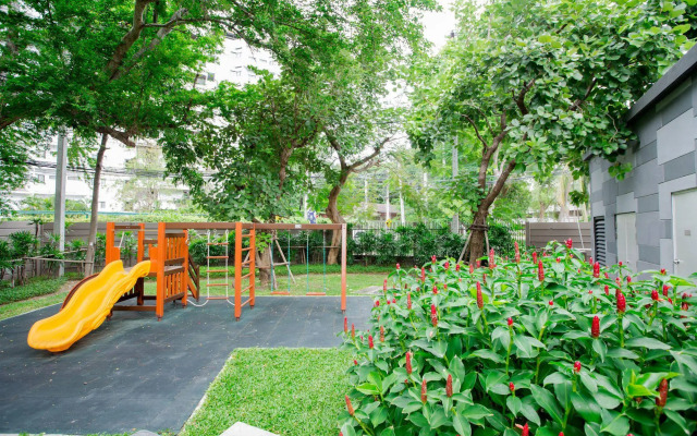 Charming Pool View by Rain Cha Am Condo