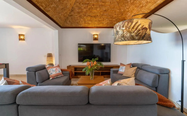 Magnificent 5 Br Villa with pool: amazing views