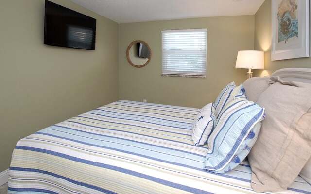 Beach Breeze Unit 2 by Anna Maria