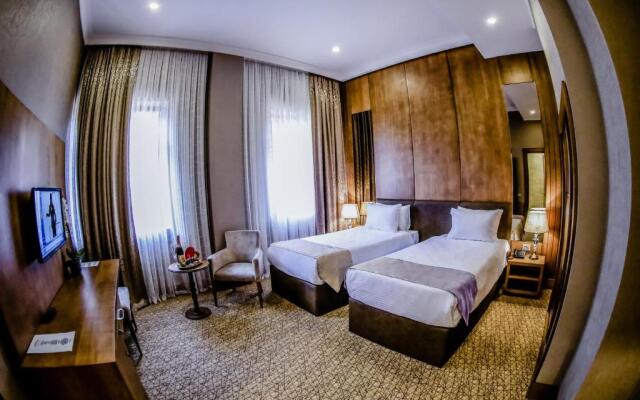 Addison Hotel