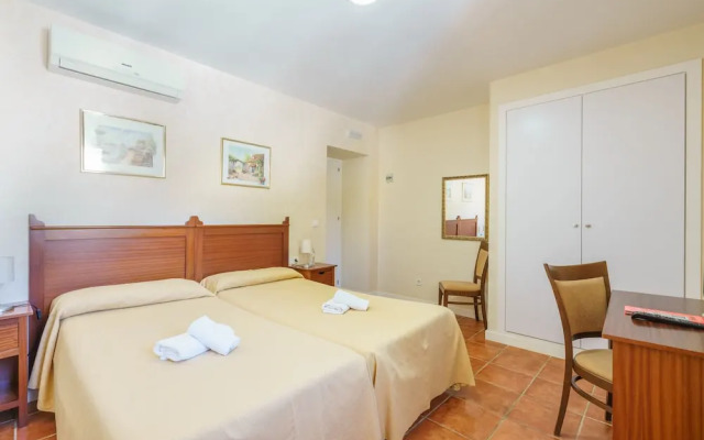 Hotel Carlos V by Viverestays